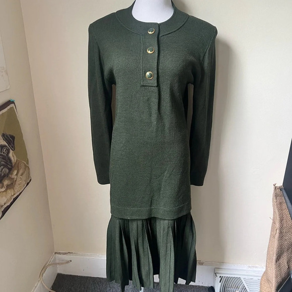 St John Wool Knit Set in Olive Green, size 10 - Picture 2 of 8